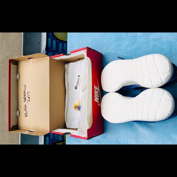 NIKE ROSHE ONE GALAXY SNEAKERS - Picture 4 of 4